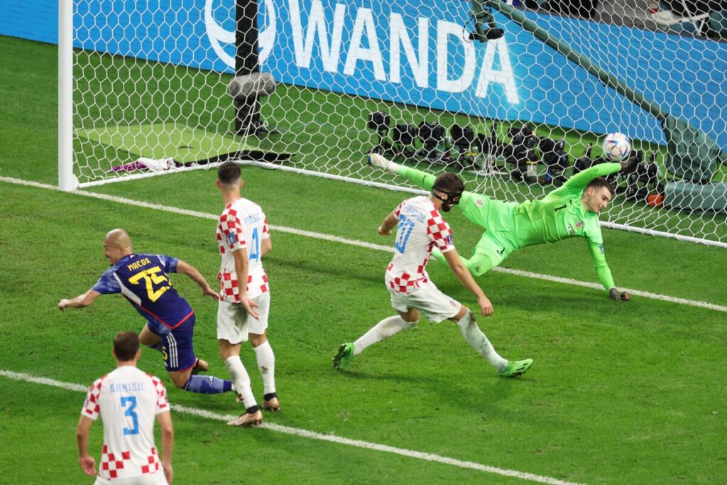 Maeda marca o único gol da primeira etapa (Twitter/FIFA).