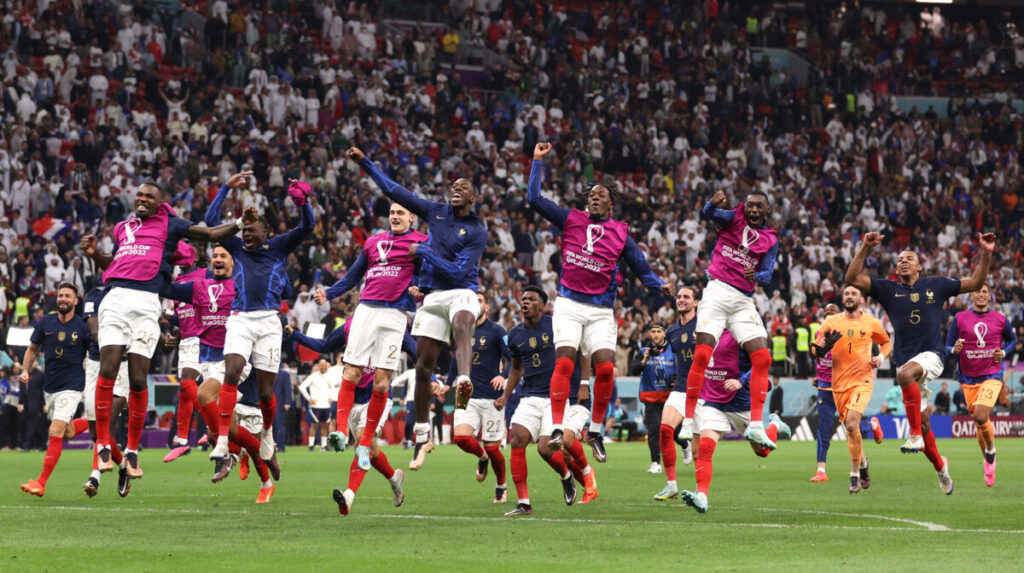 Franceses comemoram classificação para a semifinal. (Twitter/FIFA)