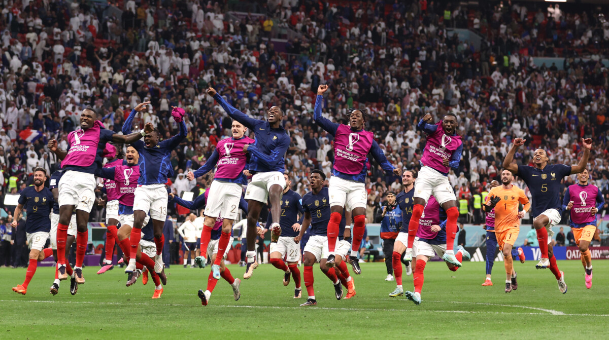 Franceses comemoram classificação para a semifinal. (Twitter/FIFA)