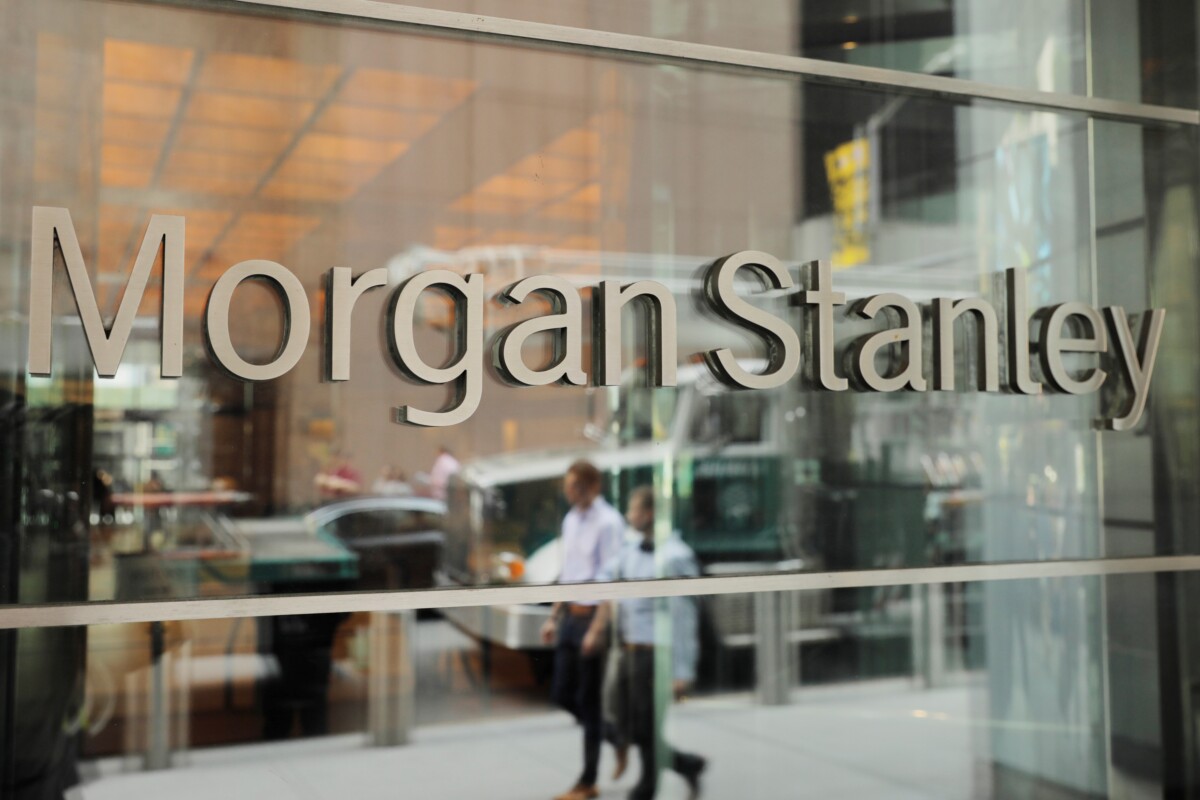 Placa com logotipo do Morgan Stanley