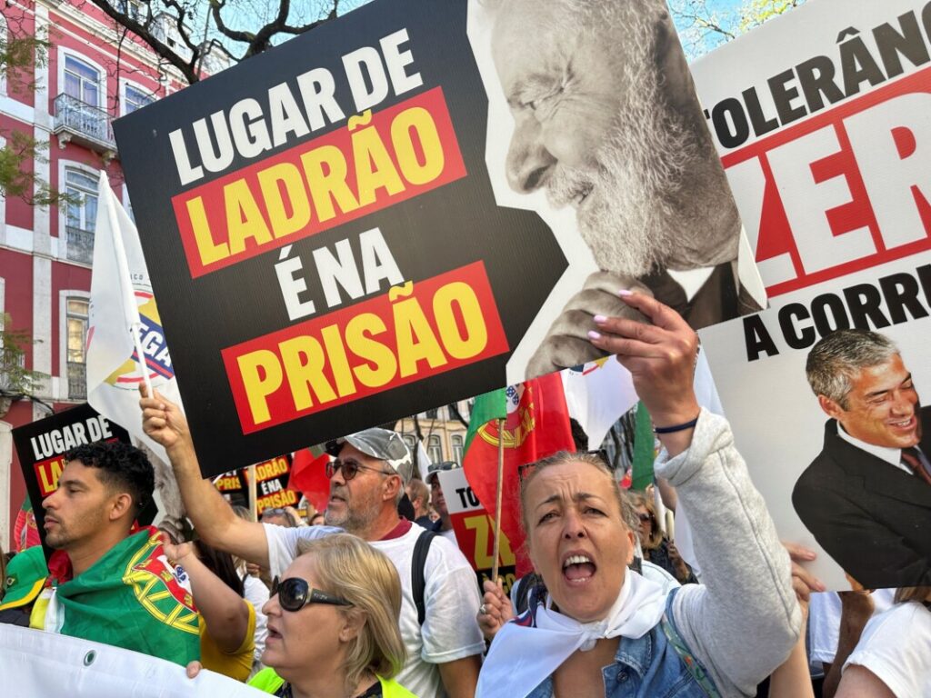 Manifestantes protestam