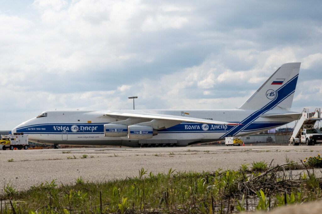 Avião Antonov 124